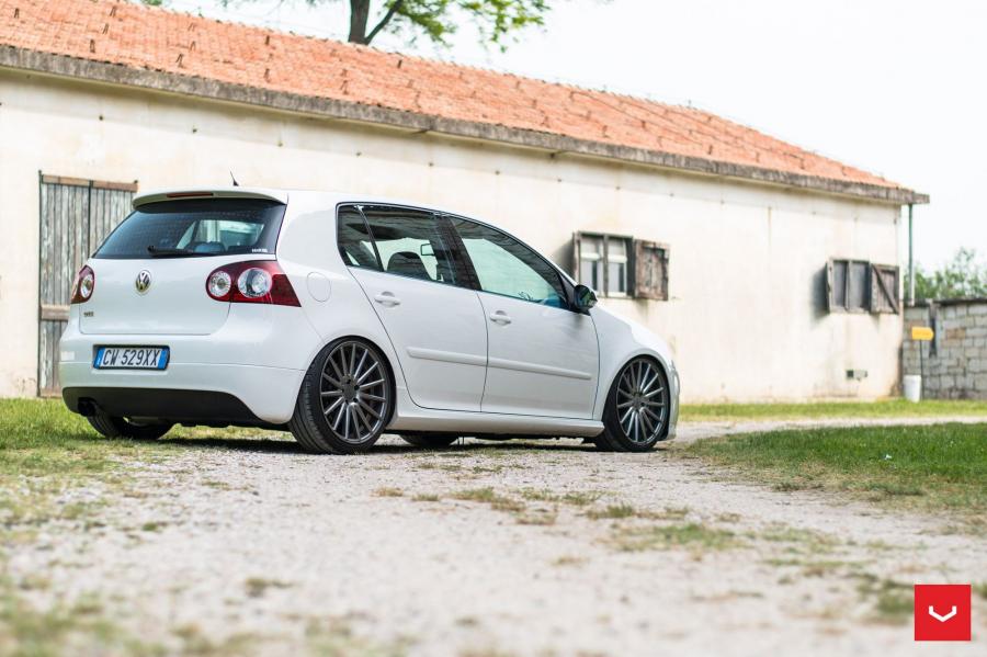  Volkswagen Golf GTI on Vossen Wheels (VFS2) 2017 года  (фото 8 из 28)